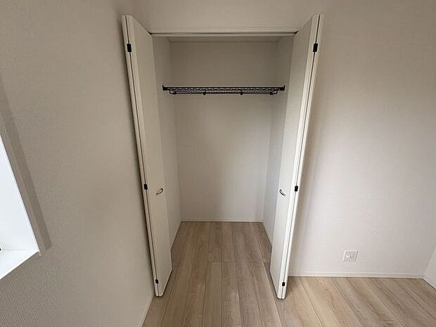 室内(2026年3月)撮影◎本日案内可能◎丈の長い衣類から雑貨類も綺麗にしまっておけそう♪