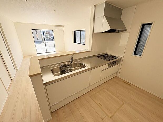 室内(2026年3月)撮影◎本日案内可能◎奥行きのあるキッチンスペースは冷蔵庫や食器棚を置いてもゆったりした空間。