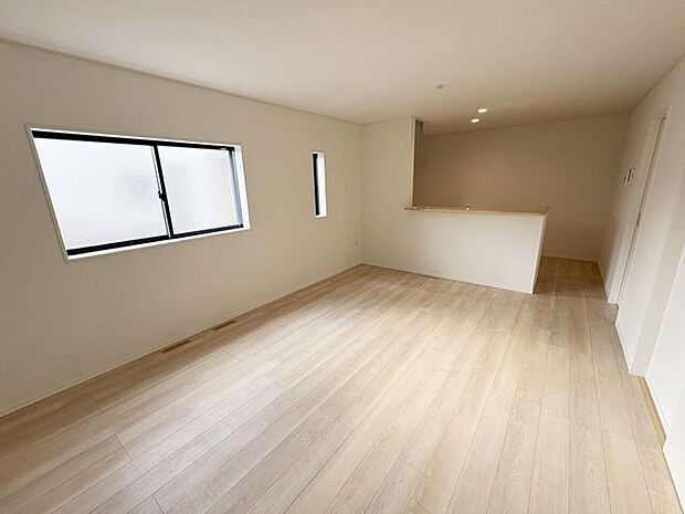 室内(2026年3月)撮影◎本日案内可能◎広々16帖のLDK!家族が毎日くつろぐ場所だからこそゆとりある空間に♪