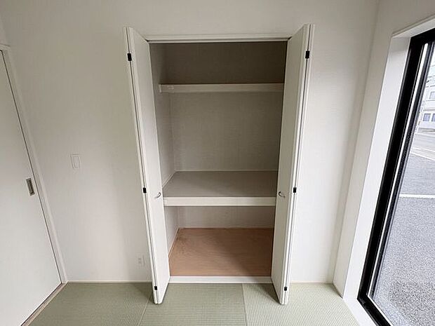 室内(2026年3月)撮影◎本日案内可能◎寝具やお子様の遊び道具をしまえる収納付き☆