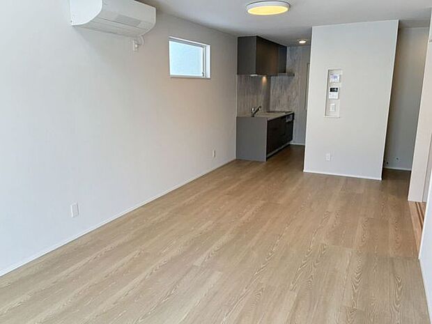 室内(2026年1月)撮影◎現地案内予約受付中!◎I型リビングは広々16帖!家具を置いてもゆとりのある空間◎