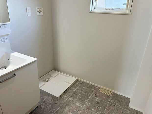 室内(2026年1月)撮影◎現地案内予約受付中!◎湿気のこもりやすい水回りにも小窓付き♪