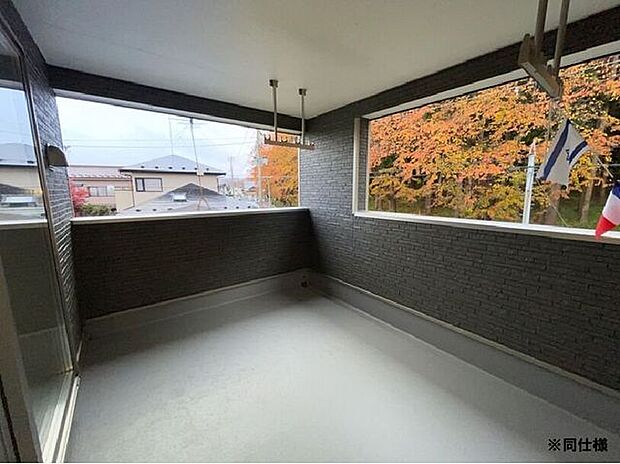 ※同仕様◎現地案内予約受付中！◎2ヶ所から行き来できる広々バルコニーは、毎日の洗濯物はもちろん寝具類などの大きいものも干すことができます♪