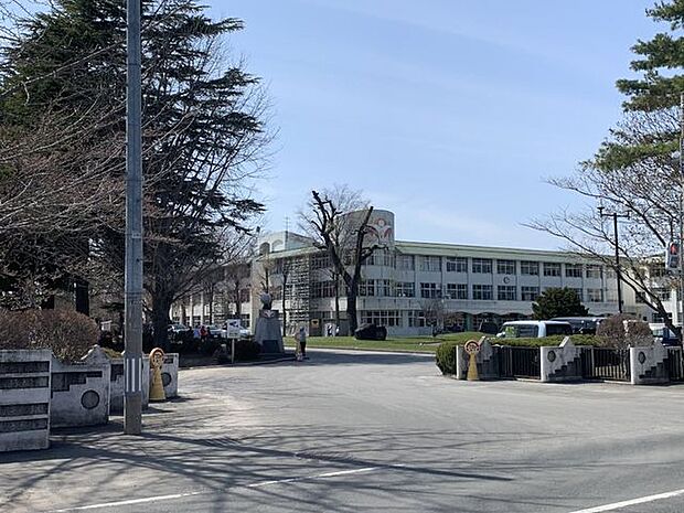十和田市立北園小学校 370m