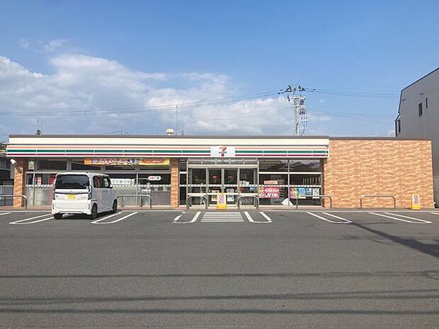 セブン-イレブン 八戸大杉平店 870m