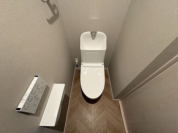 室内(2026年4月)撮影◎本日案内可能◎各階に、洗浄機能付きトイレが設置されております。