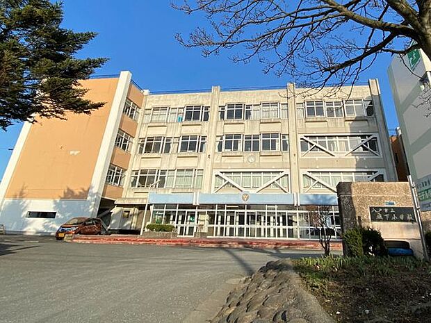 八戸市立城下小学校 650m