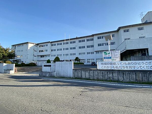 八戸市立第三中学校 1120m