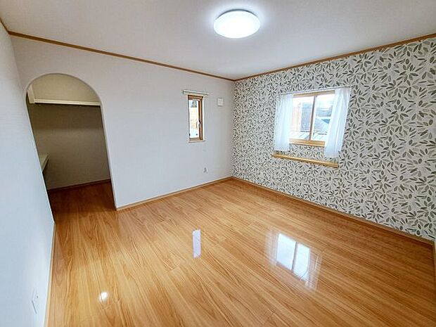 室内(2024年1月)撮影◎本日内覧可能◎明るく風通し良好な2階洋室♪全室に収納付きで、お部屋を広々お使いいただけます！