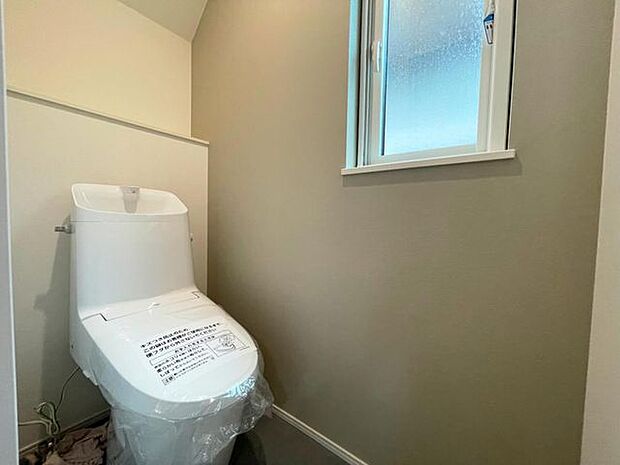 室内(2023年10月)撮影◎現地案内予約受付中！◎トイレには小窓を設けておりますので換気もでき衛生的です。