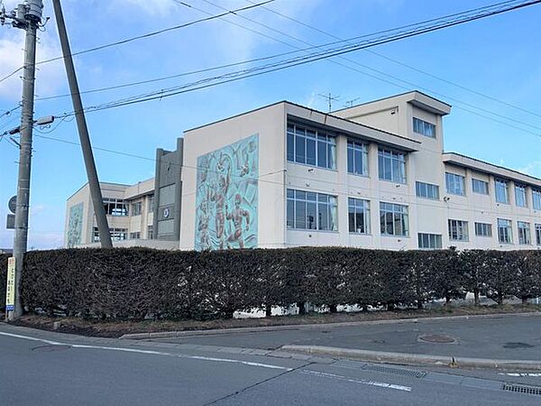 八戸市立白銀南小学校 610m