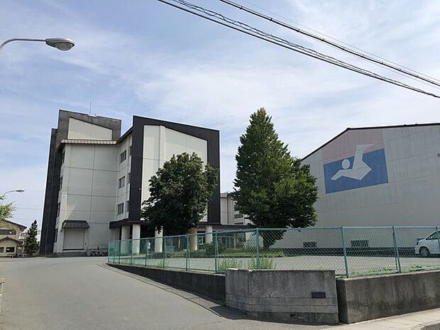 八戸市立湊中学校 730m