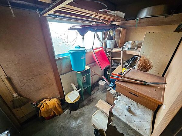 室内(2024年12月)撮影◎現地案内予約受付中！◎物入れスペースは土間になっているので、汚れたものや濡れたものの収納にも困りません！