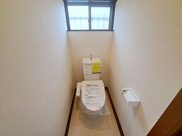 室内(2024年3月)撮影◎現地案内予約受付中！◎トイレは小便器と洋式が備えられております。