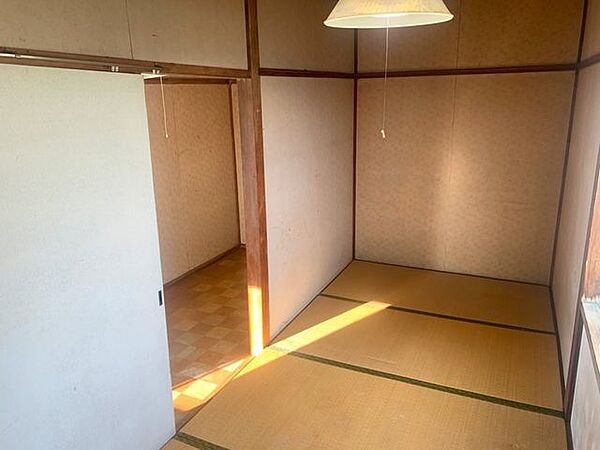 室内(2024年9月)撮影◎本日案内可能◎2階には5帖の和室。すぐに横になれる和室です♪
