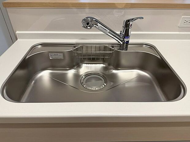 室内(2025年5月)撮影◎本日案内可能◎熱や汚れに強くお手入れも簡単なステンレストップ。表面に傷がつきにくい、エンボス加工を施しています。