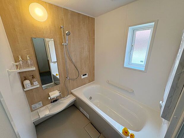 室内(2025年6月)撮影◎本日案内可能◎1坪タイプの浴室♪足を伸ばしてゆったりくつろげます。