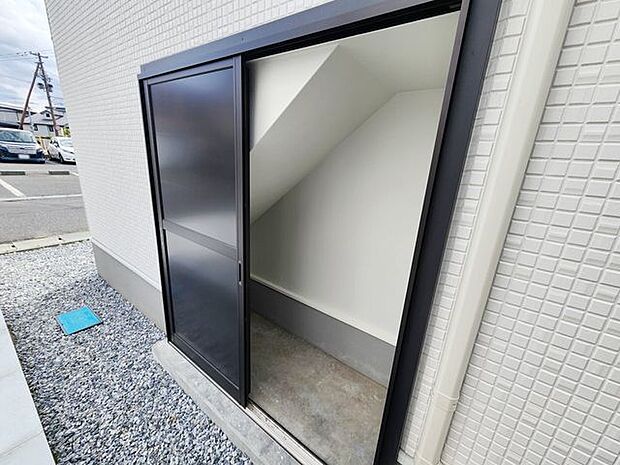 現地(2025年10月)撮影◎本日案内可能◎趣味の道具や車のタイヤなど収納できます♪