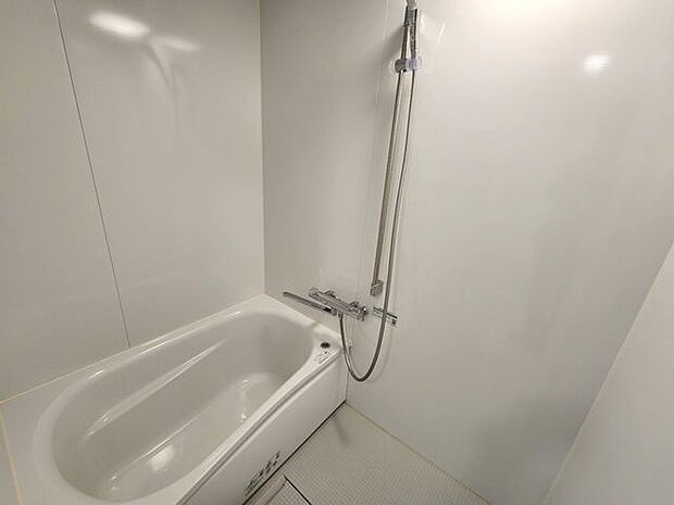 室内(2025年10月)撮影◎本日案内可能◎ゆったり足を伸ばしてくつろげる浴室♪