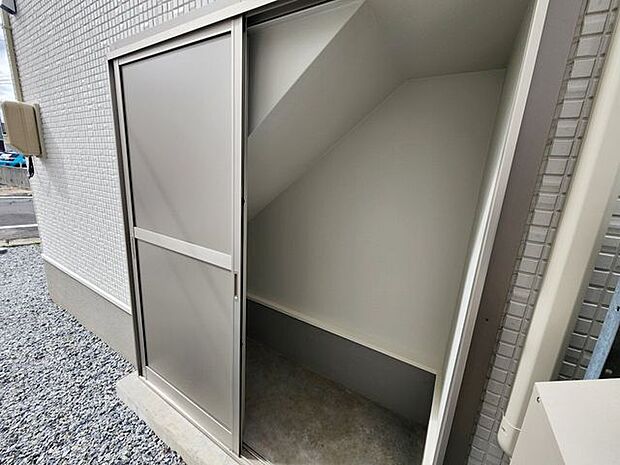 現地(2025年10月)撮影◎本日案内可能◎趣味の道具や車のタイヤなど収納できます♪