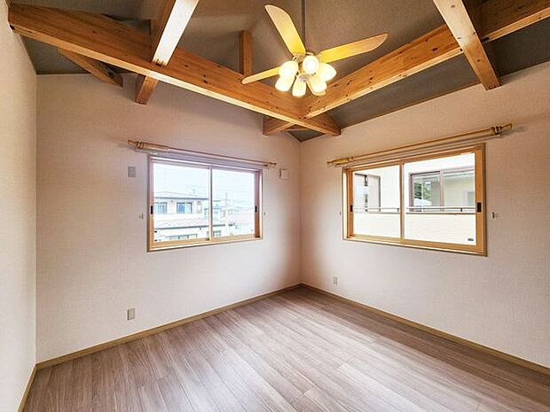 室内(2025年7月)撮影◎本日案内可能◎全室2面採光の洋室！明るさはもちろん風通しも良好で快適に過ごせそうです♪