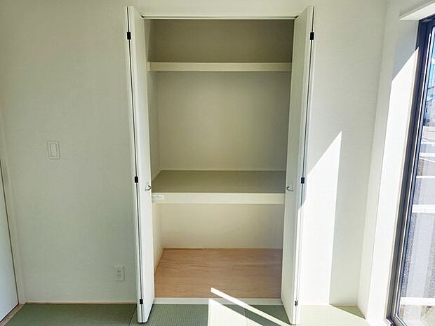 室内(2025年9月)撮影◎本日案内可能◎和室にも大容量の押入。全居室収納で片付けに不便なくお使いいただけます。