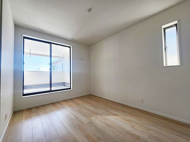 室内(2025年9月)撮影◎本日案内可能◎お子様が成長してもゆとりある洋室です◎