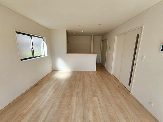 室内(2025年9月)撮影◎本日案内可能◎シンプルで飽きのこないデザインの室内空間は、お好みのインテリアで揃えることができます♪