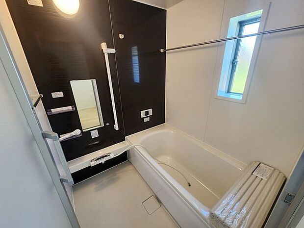 室内(2025年9月)撮影◎本日案内可能◎毎日の入浴を快適に過ごしていただけるゆったりスペースの換気暖房乾燥機付きユニットバス。