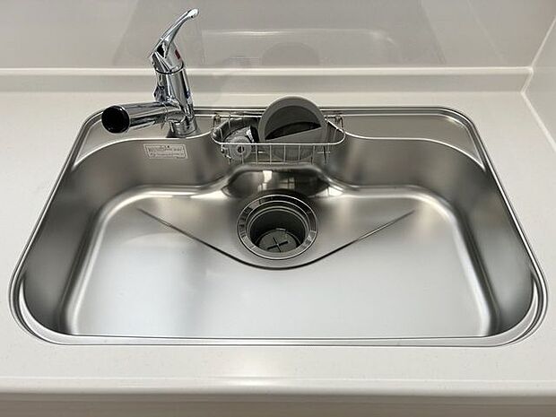 室内(2025年9月)撮影◎本日案内可能◎熱や汚れに強くお手入れも簡単なステンレストップ。表面に傷がつきにくい、エンボス加工を施しています。