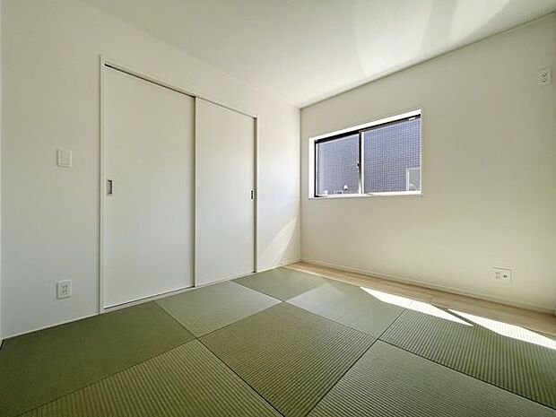 室内(2025年9月)撮影◎本日案内可能◎お子様の遊び場として、客間として大活躍の和室！奥様の家事スペースとしてもぜひご活用ください。