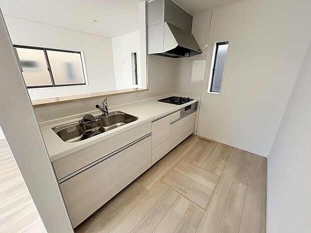 室内(2025年9月)撮影◎本日案内可能◎奥行きのあるキッチンスペースは冷蔵庫や食器棚を置いてもゆったりした空間♪