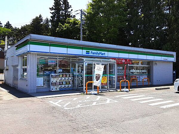 ファミリーマート 八戸新井田重地店 670m