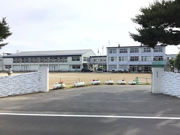 八戸市立白銀小学校 1010m