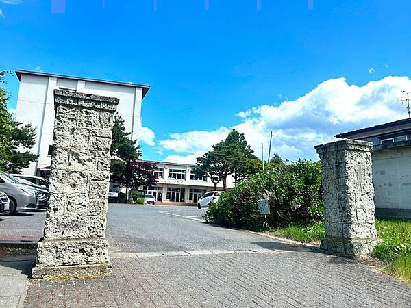 八戸市立湊小学校 810m