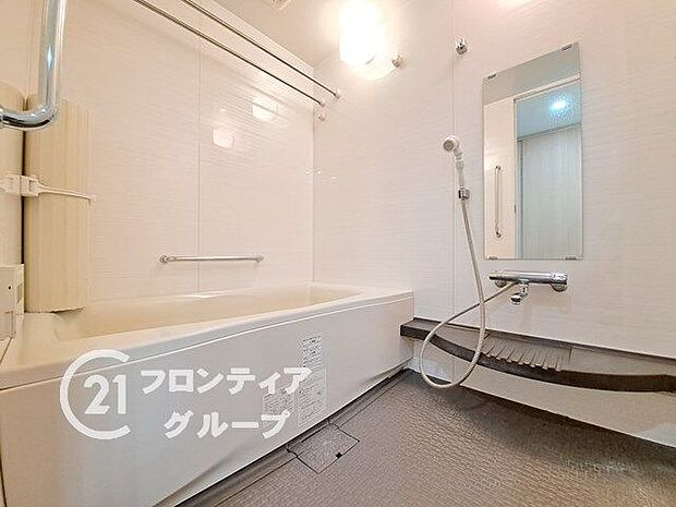 浴室に手すりがあるため、入浴の際も安心ですね