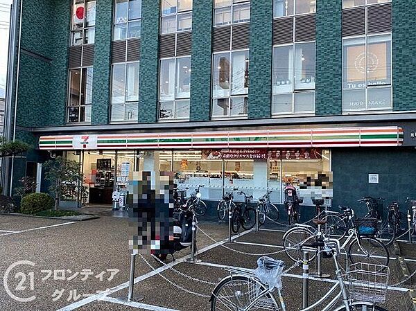 セブンイレブン宇治京阪木幡駅前店 160m