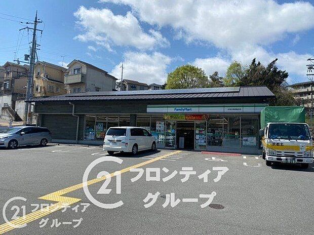 ファミリーマート伏見日野西風呂店 680m