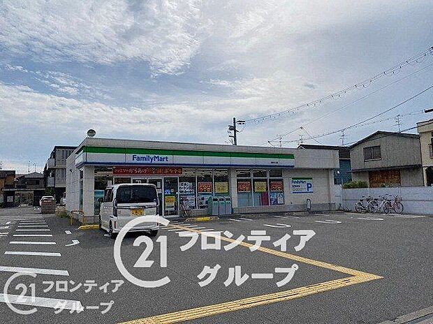 ファミリーマート城陽平川店 徒歩7分。 520m