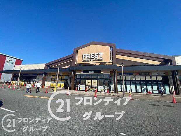 フレスト松井山手店 徒歩11分。 880m