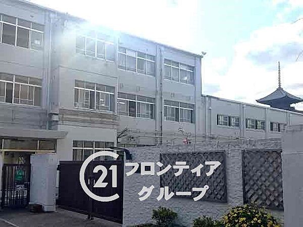 京都市立九条中学校 徒歩8分。 640m