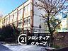 周辺：京都市立深草中学校 徒歩8分。 610m