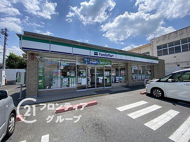 ファミリーマート大津石山寺南店 徒歩7分。 550m