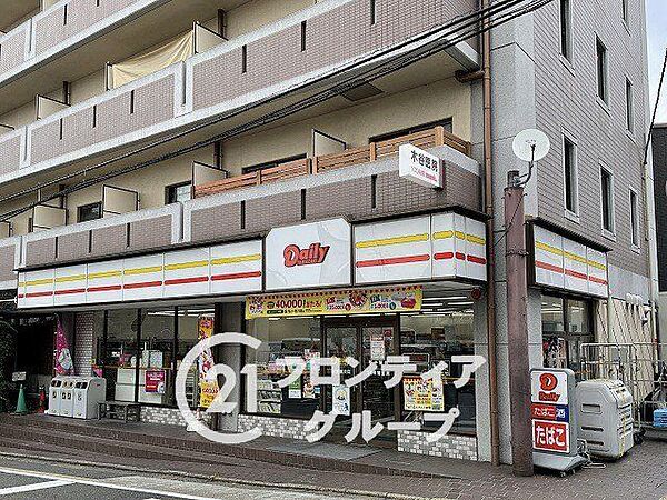 デイリーヤマザキ伏見墨染店 徒歩3分。 200m