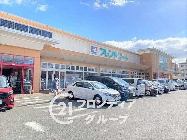 フレンドマート伊勢田店 徒歩7分。 520m