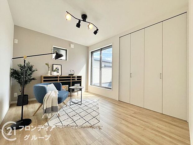 【施工例/洋室】スタイル:ヒュッゲノルディックミルキーホワイトなどの淡い色を軸にし、やわらかな雰囲気を持つ安らぐスタイル。