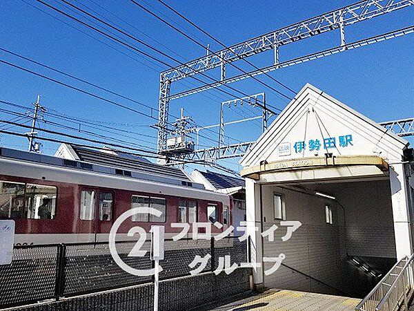 伊勢田駅(近鉄 京都線) 徒歩7分。 520m