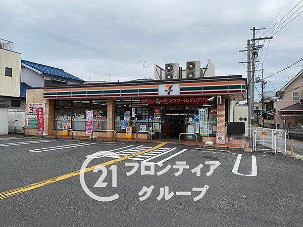 セブンイレブン宇治伊勢田中山店 徒歩7分。 490m