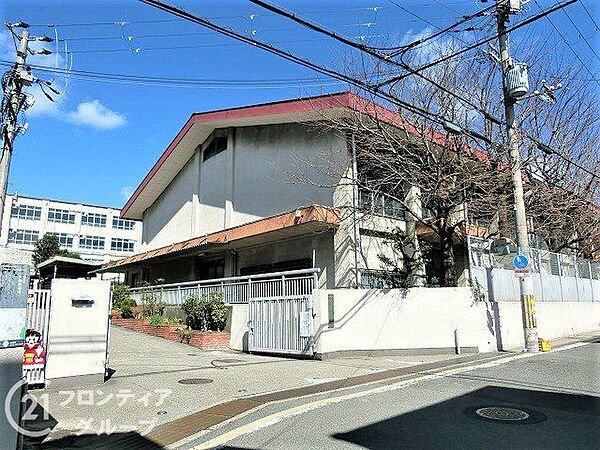 京都市立音羽中学校 徒歩13分。 1010m
