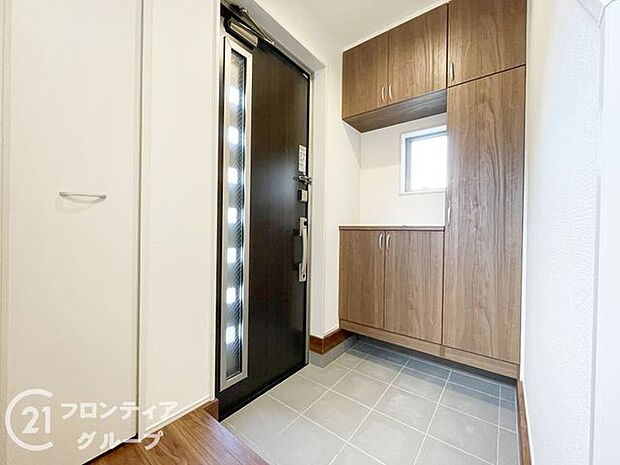 玄関は防犯性の優れたダブルロックドアです!